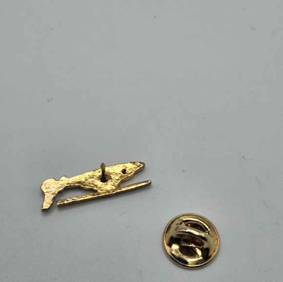 Helicopter Gold Tone Pin - Picture 3 of 4